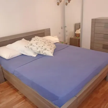Penthievre Apartment *